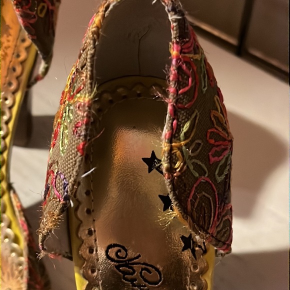 Cheeky Monkey Tapestry Open-Toed Pump. 6 - Picture 7 of 10